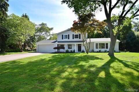 5547 Kingsmill Drive, Bloomfield Hills, MI 48301