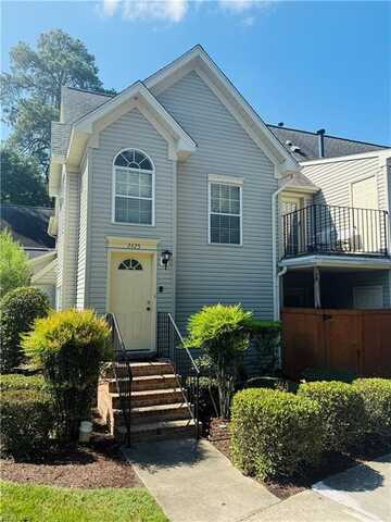 2425 London Pointe Drive, Virginia Beach, VA 23454
