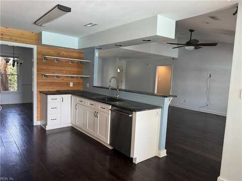 1208 Copper Stone Circle, Chesapeake, VA 23320