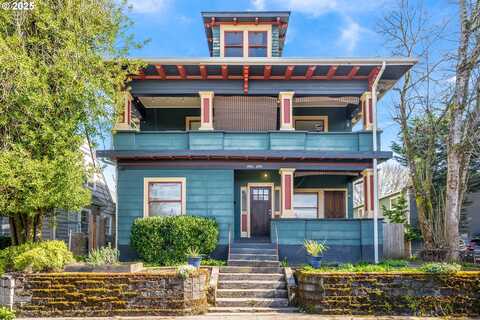 2002 NE 8TH AVE, Portland, OR 97212