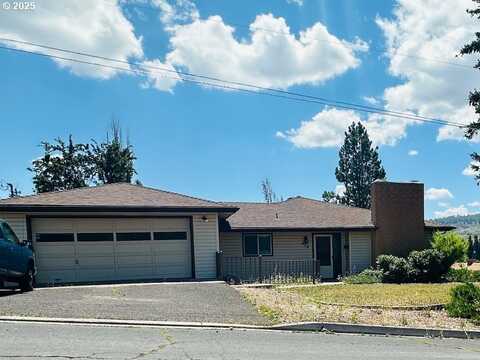 402 TRINITY ST, Klamath Falls, OR 97601