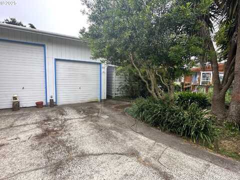 1601 RHODODENDRON DR, Florence, OR 97439