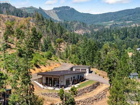 5795 HUBBARD CREEK RD, Umpqua, OR 97486