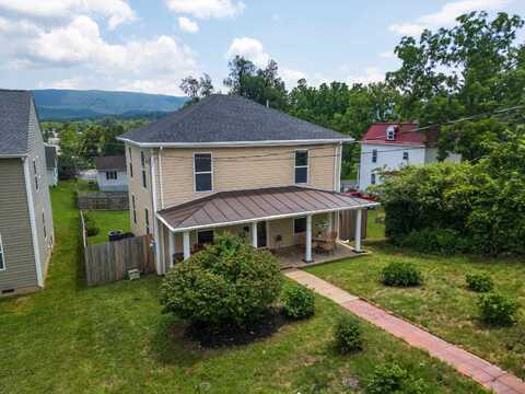 832 GRAYSON AVE, WAYNESBORO, VA 22980