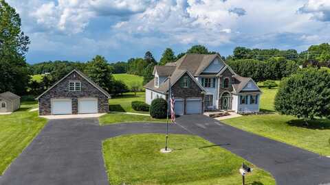 31 HAMPTON DR, STUARTS DRAFT, VA 24477