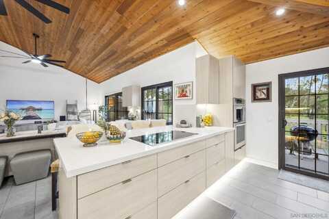 29881 Circle R Creek Ln, Escondido, CA 92026
