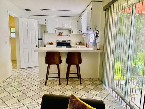707 2nd Avenue S, Lake Worth, FL 33460