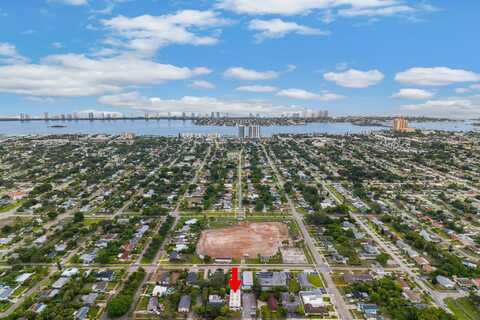 233 7th Court, Lake Park, FL 33403
