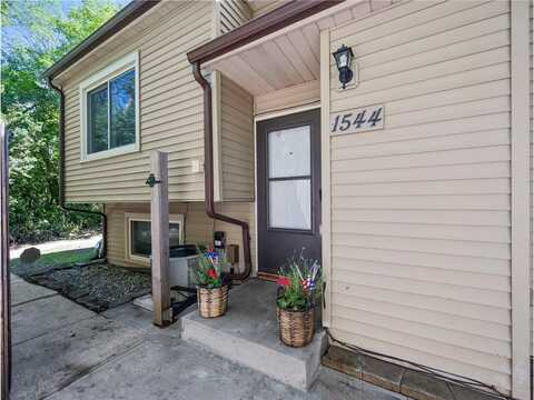 1544 Greenwood Court N, Eagan, MN 55122