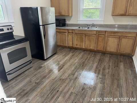 810 Chestnut Street, Laurens, SC 29360