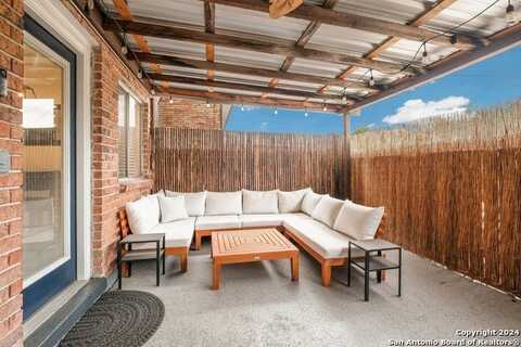 127 E SILVER SANDS DR, San Antonio, TX 78216