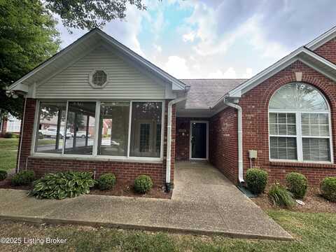 8021 St Andrews Village Dr, Louisville, KY 40241
