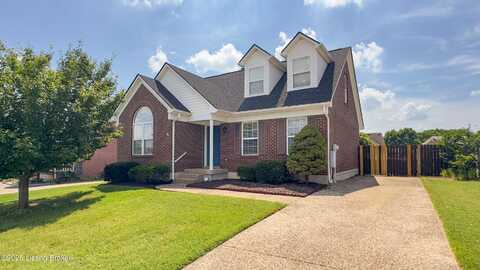 9904 Lancewood Rd, Louisville, KY 40229