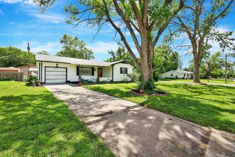 1340 N Summitlawn St, Wichita, KS 67212