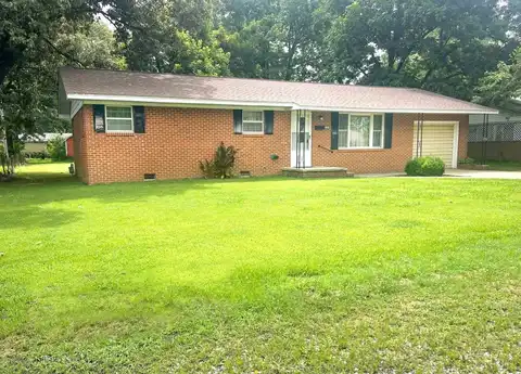 304 W Oak St, Dexter, MO 63841