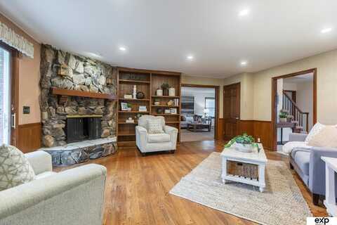 12212 Leavenworth Road, Omaha, NE 68154