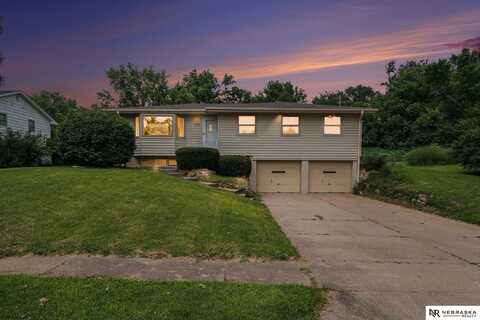 7716 Manderson Circle, Omaha, NE 68134