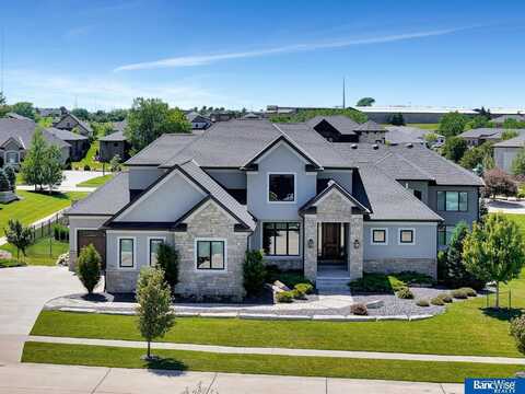 7721 S 97 Bay, Lincoln, NE 68526