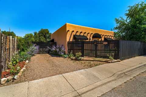 825 Ninita Street, Santa Fe, NM 87505