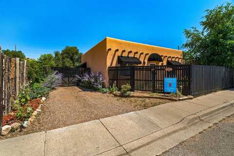 825 Ninita Street, Santa Fe, NM 87505