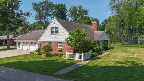 21687 Shiawassee Drive, Cassopolis, MI 49031