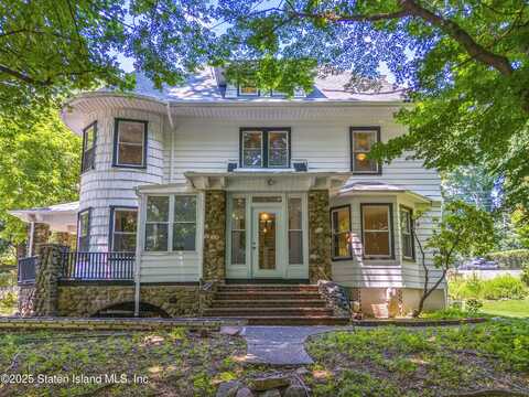 150 Douglas Road, Staten Island, NY 10304