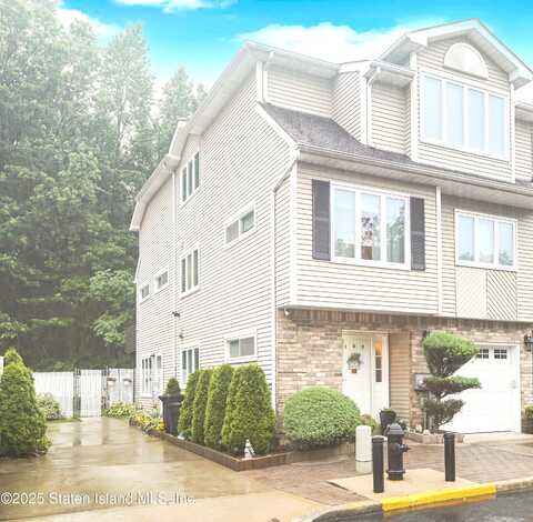100 Robin Court, Staten Island, NY 10309