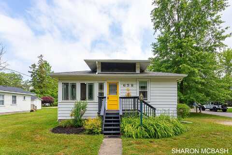 658 Allegan Street, Saugatuck, MI 49453
