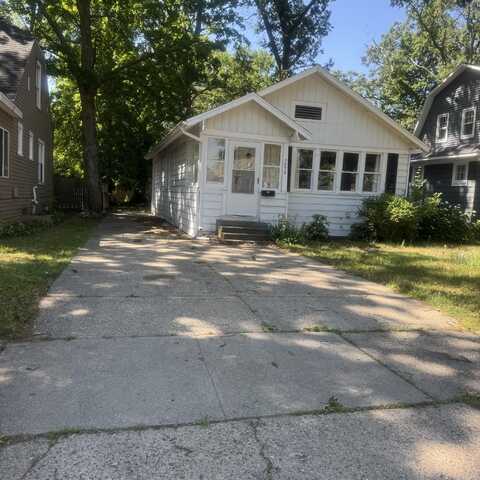 1073 Ada Avenue, Muskegon, MI 49442