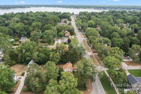 730 S 160th Avenue, Holland, MI 49423