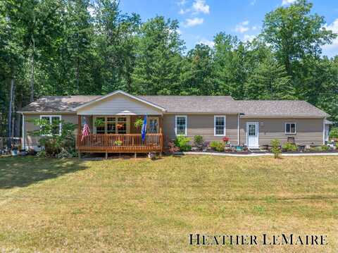 8083 Cheyenne Drive, Howard City, MI 49329