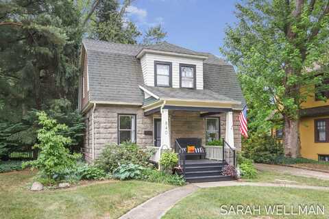 840 Superior Street, South Haven, MI 49090
