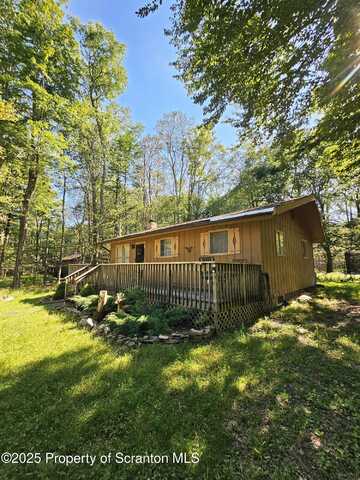 55 Lyman Lane, Gouldsboro, PA 18424