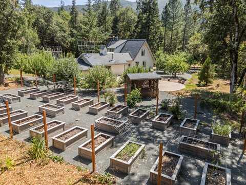 3806 Jumpoff Joe Creek Road, Grants Pass, OR 97526