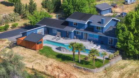 3712 Livingston Road, Central Point, OR 97502