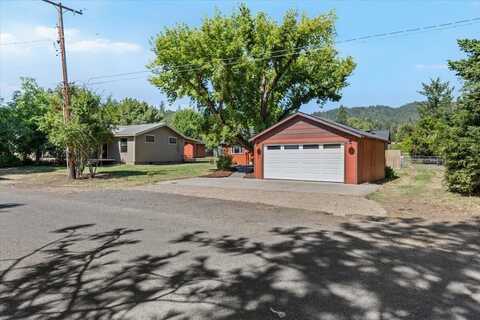 2997 Sunnyvale Drive, Central Point, OR 97502