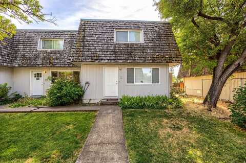 316 W 3rd Street, Phoenix, OR 97535