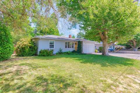 425 NE Baker Drive, Grants Pass, OR 97526