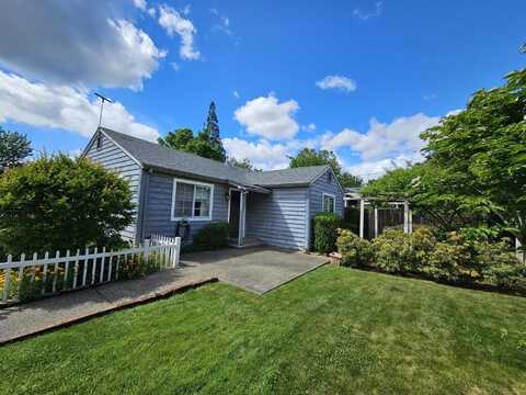 1040 NE Madrone Street, Grants Pass, OR 97526