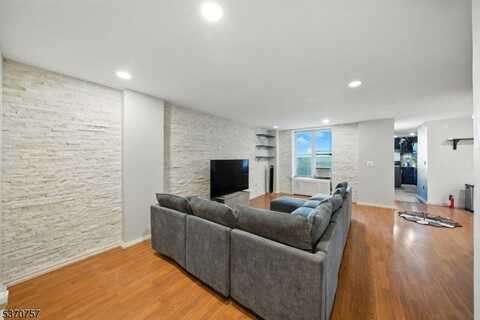 50 Glenwood Ave, Jersey City, NJ 07306