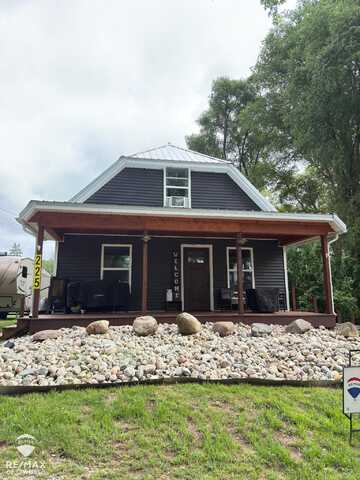 225 N Center, Six Lakes, MI 48886