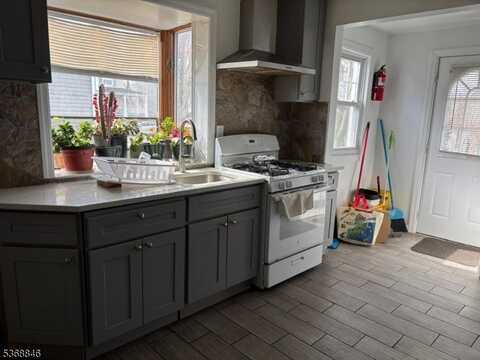 220 S Washington Ave, Dunellen, NJ 08812