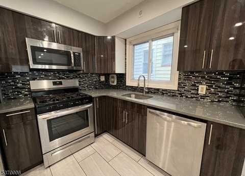 47 Smith St, Newark, NJ 07106