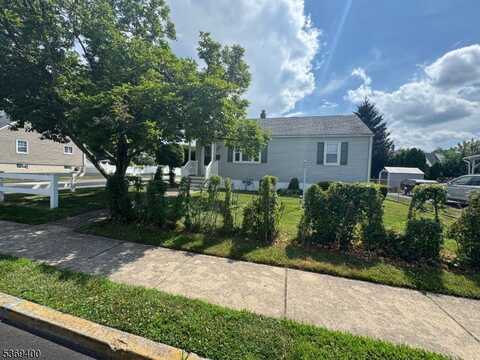 84 Chestnut St, Lodi, NJ 07644
