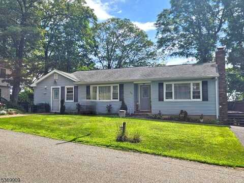 31 Washington Trl, Hopatcong, NJ 07843