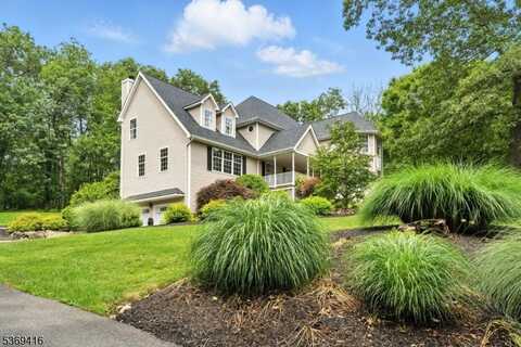 10 Peter Dr, Allamuchy, NJ 07840
