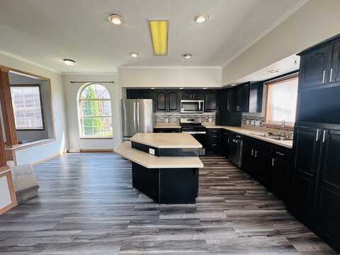 2710 Buckingham Dr, Northville, MI 48167