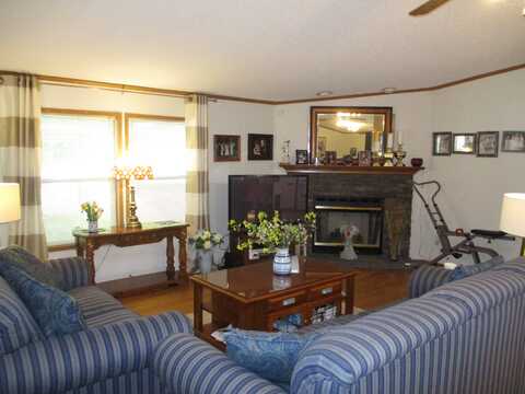 23044 Egnew Dr, Clinton, MI 48036