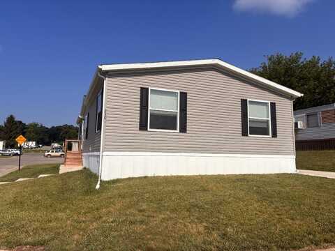 2301 Maclaren Dr, Highland, MI 48357