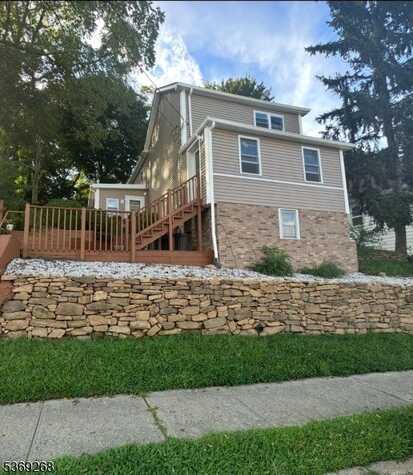 95 Thompson Ave, Dover, NJ 07801